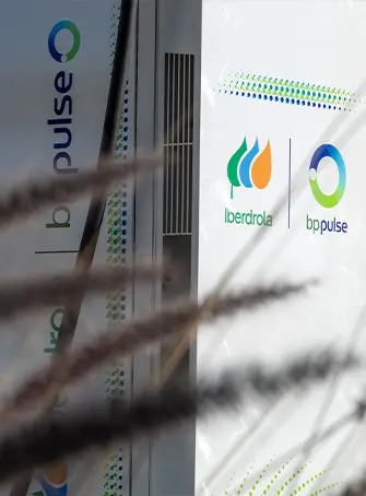 Logótipo Iberdrola bp pulse em equipamento